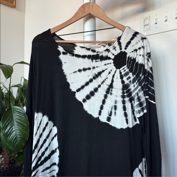 Soft Surroundings Tie Dye Rayon Tunic Top Sz L Black White asymmetrical hem - Picture 2 of 8